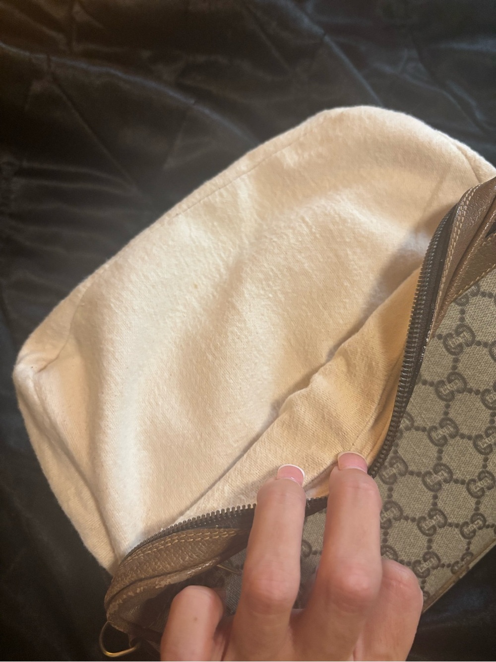 Pre-Loved Gucci Cosmetic Pouch - Picture 5 of 12